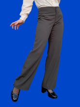 Charger l'image dans la galerie, Pantalon "Seconde" Iris - Texturé gris. Taille S, 36, 38. Armani Collezioni. Made in Italy.