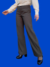 Charger l'image dans la galerie, Pantalon "Seconde" Iris - Texturé gris. Taille S, 36, 38. Armani Collezioni. Made in Italy.