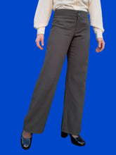 Charger l'image dans la galerie, Pantalon "Seconde" Iris - Texturé gris. Taille S, 36, 38. Armani Collezioni. Made in Italy.