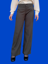 Charger l'image dans la galerie, Pantalon "Seconde" Iris - Texturé gris. Taille S, 36, 38. Armani Collezioni. Made in Italy.