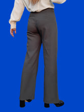 Charger l'image dans la galerie, Pantalon "Seconde" Iris - Texturé gris. Taille S, 36, 38. Armani Collezioni. Made in Italy.