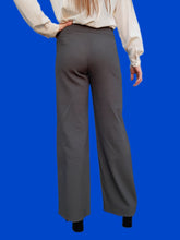 Charger l'image dans la galerie, Pantalon "Seconde" Iris - Texturé gris. Taille S, 36, 38. Armani Collezioni. Made in Italy.