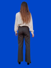 Charger l'image dans la galerie, Pantalon "Seconde" Iris - Texturé gris. Taille S, 36, 38. Armani Collezioni. Made in Italy.