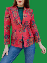 Charger l'image dans la galerie, Blazer vintage Joséphine - Jacquard fleuri rouge. Taille XS, 34, 36. Sassia - Calèche. Made in France.