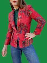 Charger l'image dans la galerie, Blazer vintage Joséphine - Jacquard fleuri rouge. Taille XS, 34, 36. Sassia - Calèche. Made in France.