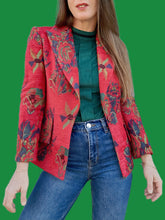 Charger l'image dans la galerie, Blazer vintage Joséphine - Jacquard fleuri rouge. Taille XS, 34, 36. Sassia - Calèche. Made in France.