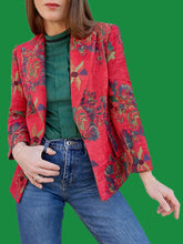 Charger l'image dans la galerie, Blazer vintage Joséphine - Jacquard fleuri rouge. Taille XS, 34, 36. Sassia - Calèche. Made in France.