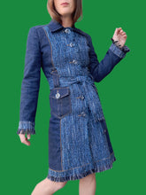 Charger l'image dans la galerie, Manteau vintage Armande - Tweed à franges et denim. Taille S, 36, 38. D&G - Dolce & Gabanna. Made in Italy.