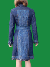 Charger l'image dans la galerie, Manteau vintage Armande - Tweed à franges et denim. Taille S, 36, 38. D&G - Dolce & Gabanna. Made in Italy.