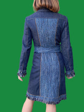 Charger l'image dans la galerie, Manteau vintage Armande - Tweed à franges et denim. Taille S, 36, 38. D&G - Dolce & Gabanna. Made in Italy.