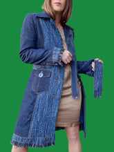 Charger l'image dans la galerie, Manteau vintage Armande - Tweed à franges et denim. Taille S, 36, 38. D&G - Dolce & Gabanna. Made in Italy.