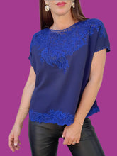 Charger l'image dans la galerie, Blouse vintage Molly - Bleue roi, broderies feuillages ajourées. Taille L, 40, 42.