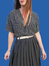 Charger l'image dans la galerie, Chemisette vintage Lou - A nouer. Pois noirs et blancs. Taille XL, 42, 44. Made in France