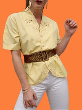 Charger l'image dans la galerie, Blouse vintage Linsee - Broderies florale à l'encolure. Taille M, 38, 40. Bleu Bonheur.