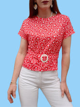 Charger l'image dans la galerie, Haut vintage Chantal - Rouge à fleurs. Ceinture assortie. Taille S, 36, 38. Made in France