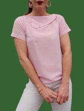Charger l'image dans la galerie, Haut vintage Candice - Col asymétrique clouté. Rose marshmallow. Taille XS, 34, 36