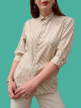 Charger l'image dans la galerie, Chemisette vintage Alice - Rayée beige et blanche. Taille S, 36, 38. Julien Paris. Made in France