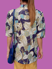 Charger l'image dans la galerie, Chemisier vintage Marina - Taille XXL, 44, 46. Imprimé ancres et cordages.