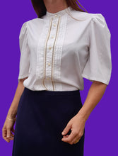 Charger l'image dans la galerie, Chemisier vintage Zaïa - Blanc à plumetis irisés. Taille M, 38, 40