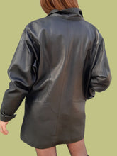 Charger l'image dans la galerie, Veste vintage Julie - Cuir noir et poches fantaisies. Taille L, 40, 42. Made in Marocco