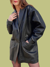 Charger l'image dans la galerie, Veste vintage Julie - Cuir noir et poches fantaisies. Taille L, 40, 42. Made in Marocco