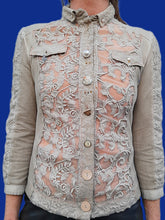 Charger l'image dans la galerie, Veste" Seconde" Maureen - Broderies et dentelle beige. Taille S, 36, 38. Elisa Cavaletti. Made in Italy