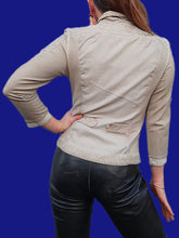 Charger l'image dans la galerie, Veste" Seconde" Maureen - Broderies et dentelle beige. Taille S, 36, 38. Elisa Cavaletti. Made in Italy