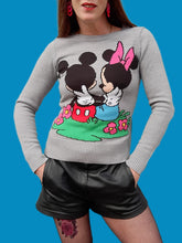 Charger l'image dans la galerie, Pull "Seconde" Élena - Minnie & Mickey. Taille XS, 34, 36. Disney. Made in Indonesia