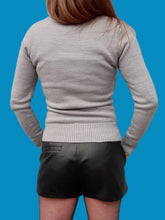 Charger l'image dans la galerie, Pull "Seconde" Élena - Minnie & Mickey. Taille XS, 34, 36. Disney. Made in Indonesia