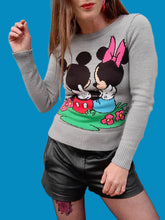 Charger l'image dans la galerie, Pull "Seconde" Élena - Minnie & Mickey. Taille XS, 34, 36. Disney. Made in Indonesia