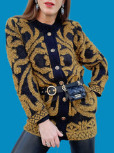 Charger l'image dans la galerie, Cardigan vintage Charline - Volutes moutarde et noir. Taille M, 38, 40.