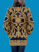 Charger l'image dans la galerie, Cardigan vintage Charline - Volutes moutarde et noir. Taille M, 38, 40.