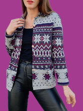 Charger l'image dans la galerie, Cardigan vintage Elvire - Flocons de neige et étoiles en laine. Taille M, 38, 40. Devernois