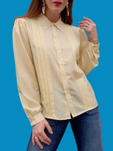 Charger l'image dans la galerie, Chemisier vintage Victoire - Jaune pâle. Col brodé. Taille L, 40, 42. Made in France.