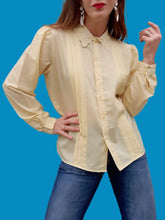 Charger l'image dans la galerie, Chemisier vintage Victoire - Jaune pâle. Col brodé. Taille L, 40, 42. Made in France.