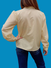 Charger l'image dans la galerie, Chemisier vintage Victoire - Jaune pâle. Col brodé. Taille L, 40, 42. Made in France.