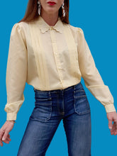 Charger l'image dans la galerie, Chemisier vintage Victoire - Jaune pâle. Col brodé. Taille L, 40, 42. Made in France.