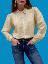Charger l'image dans la galerie, Chemisier vintage Victoire - Jaune pâle. Col brodé. Taille L, 40, 42. Made in France.