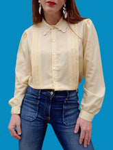 Charger l'image dans la galerie, Chemisier vintage Victoire - Jaune pâle. Col brodé. Taille L, 40, 42. Made in France.