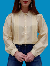 Charger l'image dans la galerie, Chemisier vintage Victoire - Jaune pâle. Col brodé. Taille L, 40, 42. Made in France.