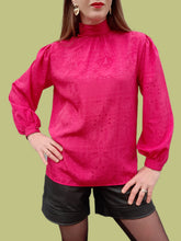 Charger l'image dans la galerie, Blouse vintage Clarisse - Cascade de boutons et imprimé Aztèques fuchsia. Taille S, 36, 38. Carole Richard. Made in France.