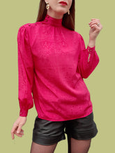 Charger l'image dans la galerie, Blouse vintage Clarisse - Cascade de boutons et imprimé Aztèques fuchsia. Taille S, 36, 38. Carole Richard. Made in France.