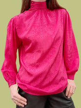 Charger l'image dans la galerie, Blouse vintage Clarisse - Cascade de boutons et imprimé Aztèques fuchsia. Taille S, 36, 38. Carole Richard. Made in France.