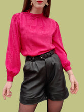 Charger l'image dans la galerie, Blouse vintage Clarisse - Cascade de boutons et imprimé Aztèques fuchsia. Taille S, 36, 38. Carole Richard. Made in France.