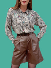Charger l'image dans la galerie, Chemisier vintage Eugénie - Imprimé léopard et oies sauvages. Taille M, 38, 40. Christina Viva. Made in France.