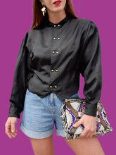 Charger l'image dans la galerie, Chemisier vintage Armance - Noir à double boutonnage. Taille M, 38, 40.