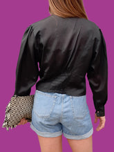 Charger l'image dans la galerie, Chemisier vintage Armance - Noir à double boutonnage. Taille M, 38, 40.