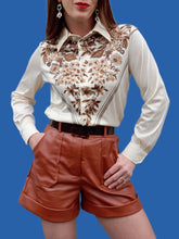 Charger l'image dans la galerie, Chemisier vintage Garence - Plastron en V fleuri. Taille S, 36, 38.