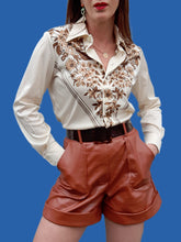 Charger l'image dans la galerie, Chemisier vintage Garence - Plastron en V fleuri. Taille S, 36, 38.