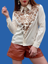 Charger l'image dans la galerie, Chemisier vintage Garence - Plastron en V fleuri. Taille S, 36, 38.